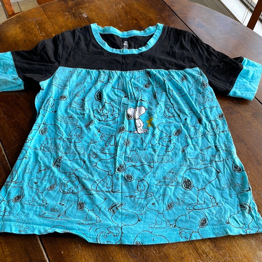 Peanuts Snoopy t-shirt. Juniors size XL